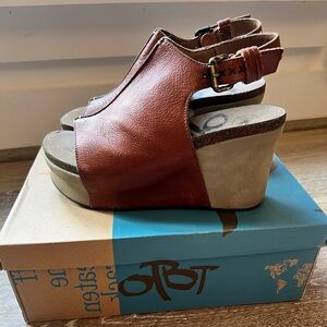 OTBT Women's Leather Wedges in Brown and Tan